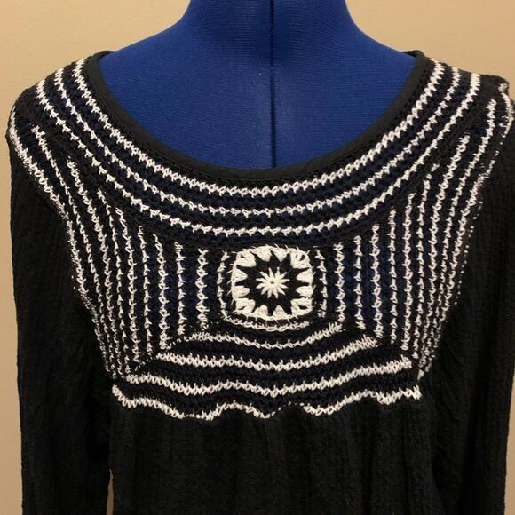 Free People Black Crochet Detail Long Sleeve Tunic Top Bohemian Style - Picture 2 of 7